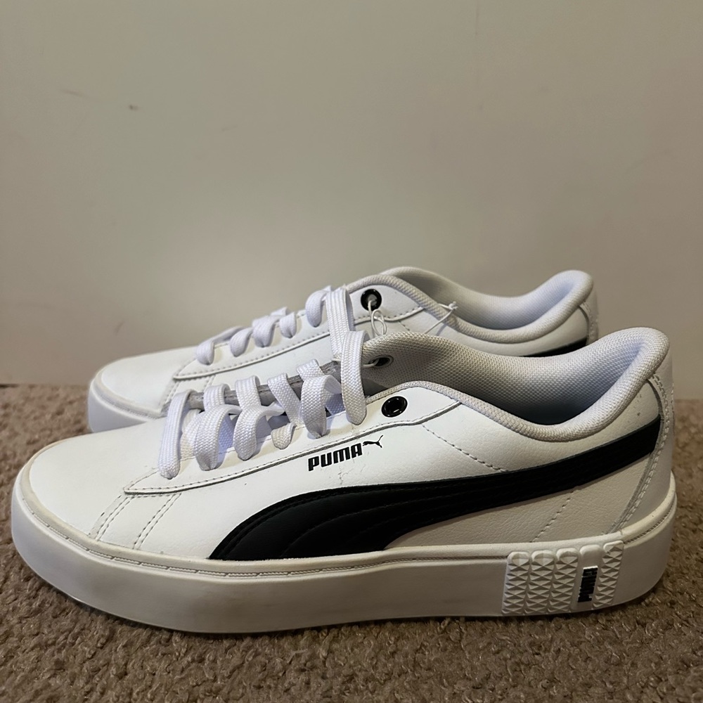 Women’s puma sneakers